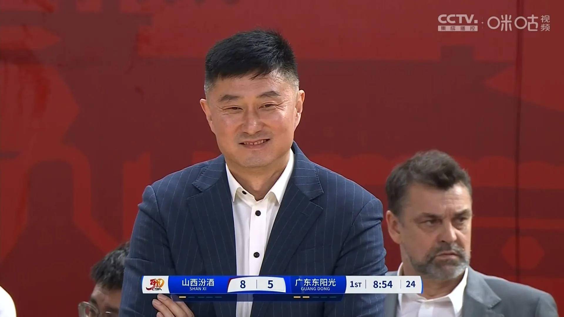 决胜时刻球员表现出色，锁定胜局