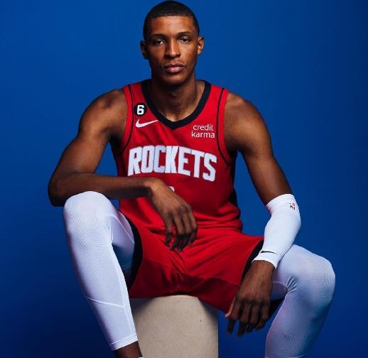 狼队主场战胜劲旅，获得可贵三分