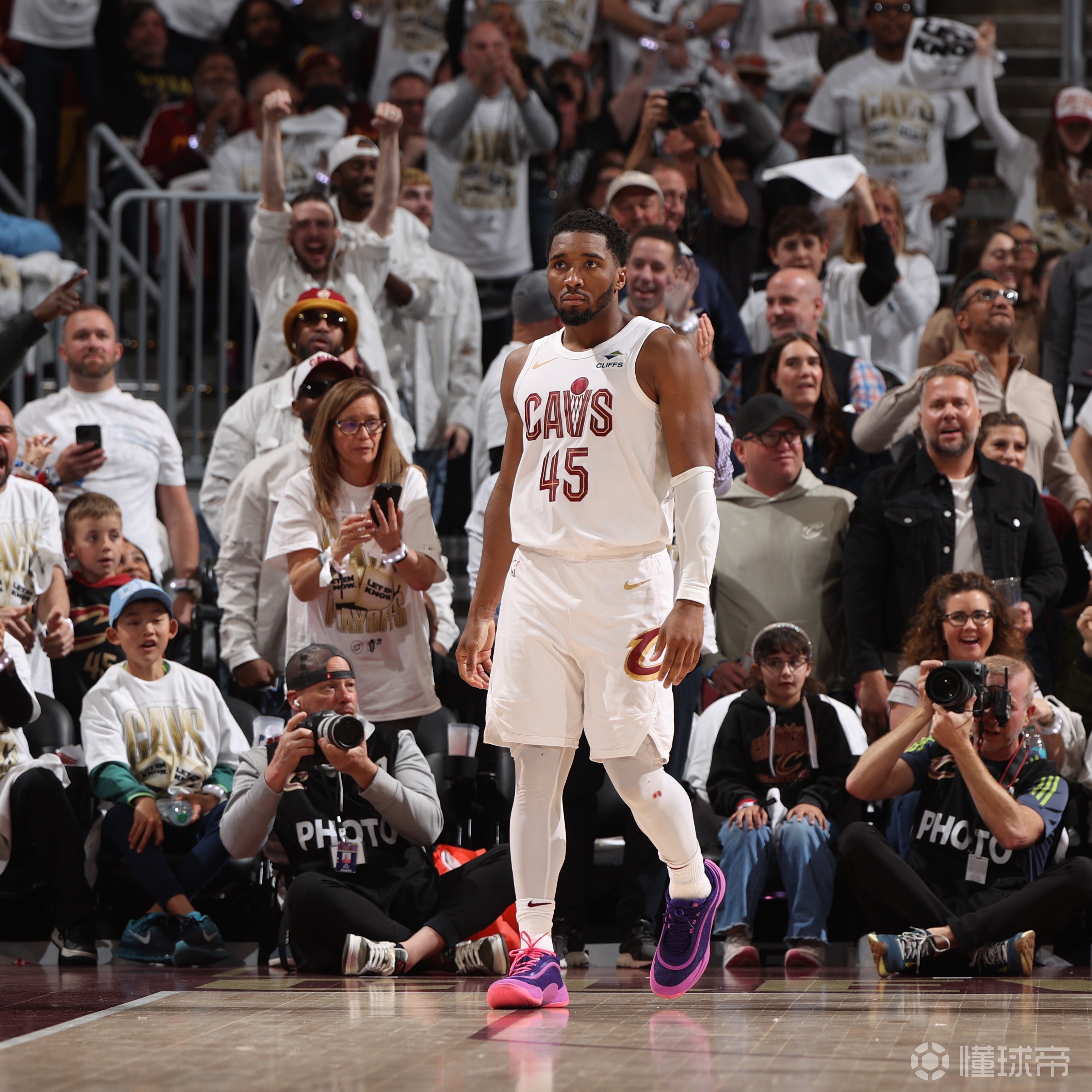 爵士大胜魔术米切尔绝杀高效攻防两端 爵士大胜魔术米切尔绝杀高效攻防两端