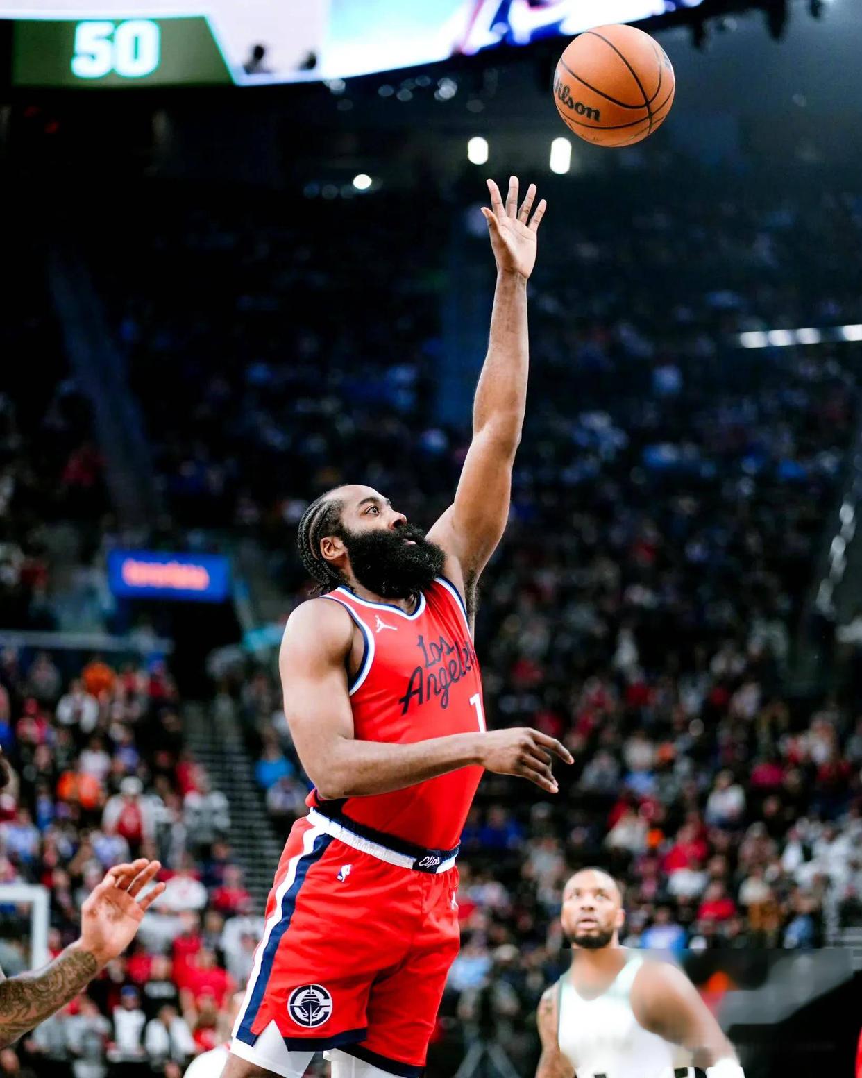 快船逆转雄鹿，再次扩大优势