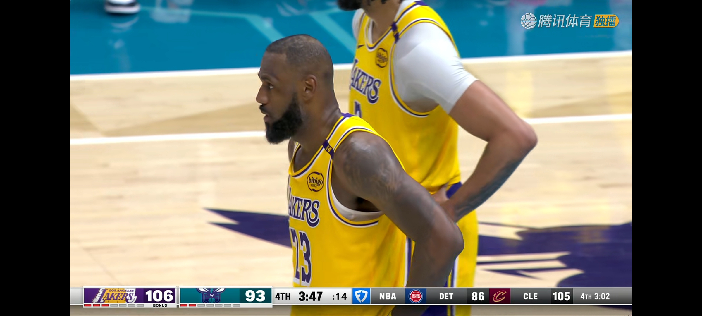 关于黄蜂主场惨败湖人，戴维斯25分8篮板的信息