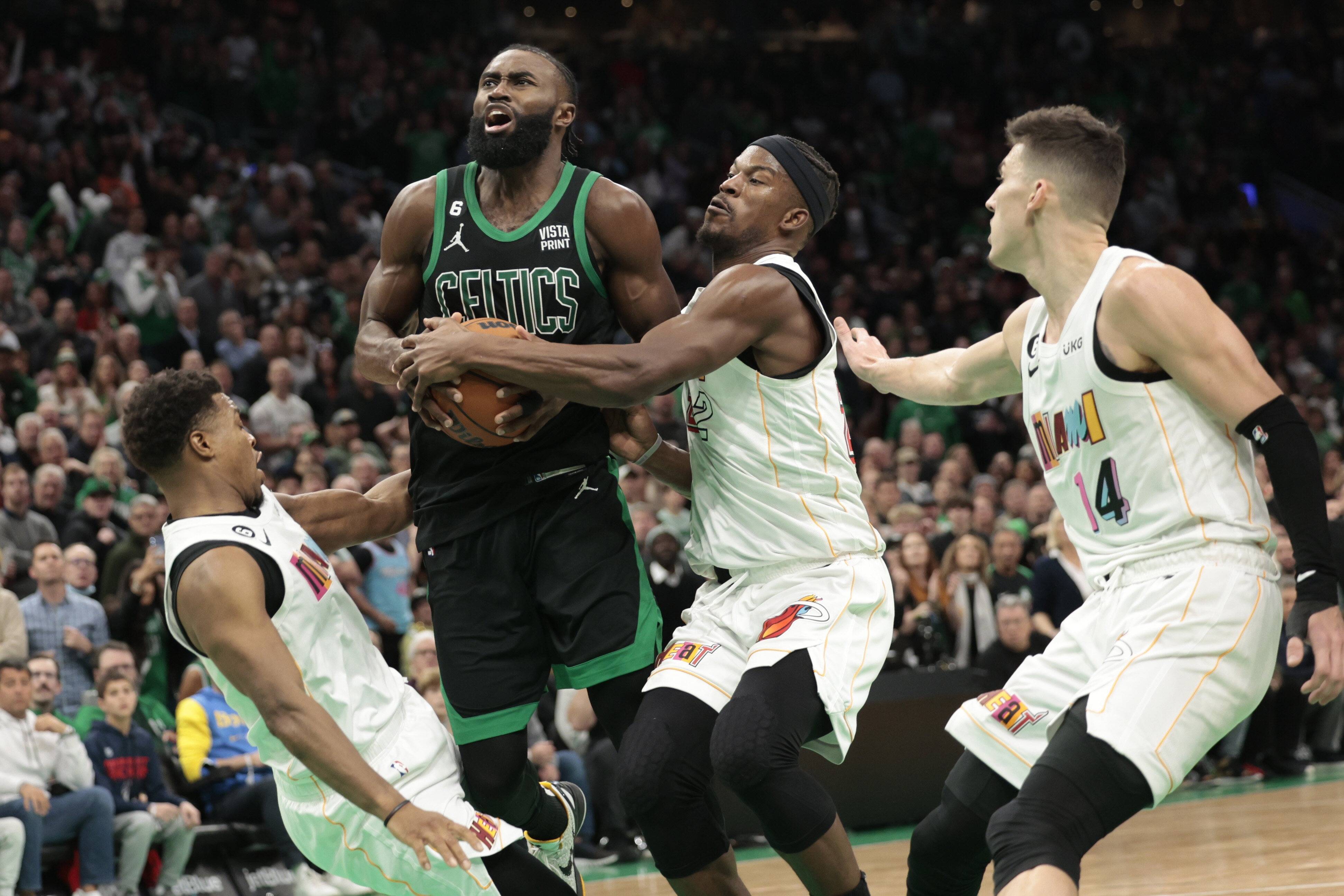 开云体育-包含猛龙不敌凯尔特人，洛瑞33分表现努力但微不足道的词条