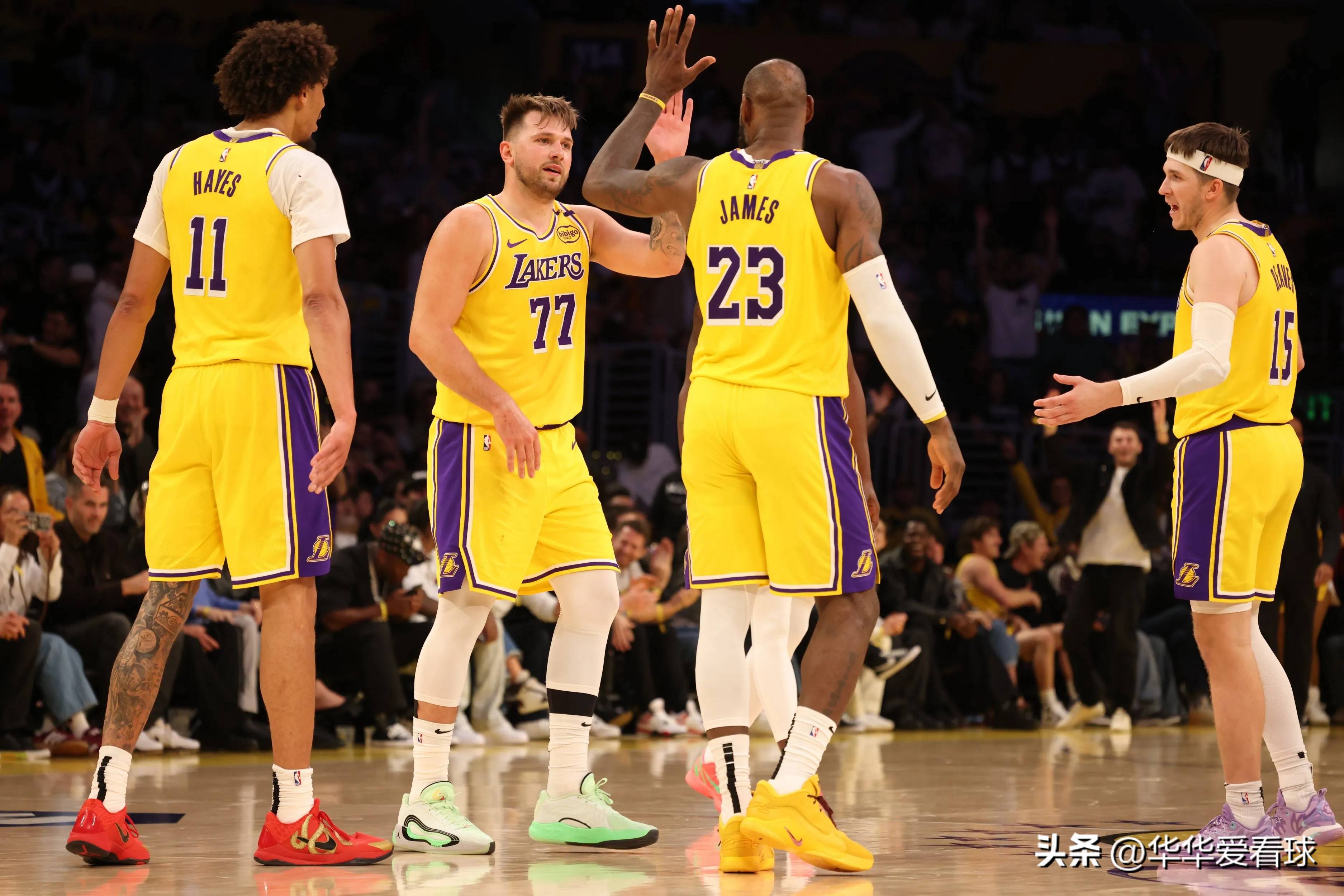 湖人队惊险逆转篮网队