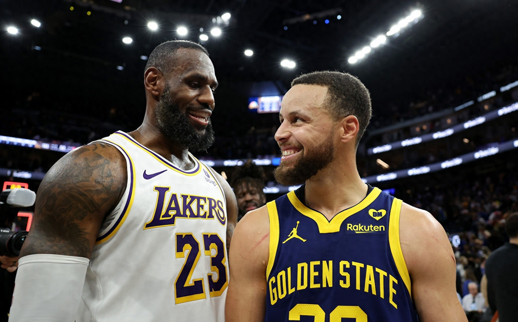 火箭击败湖人，豪取三连胜