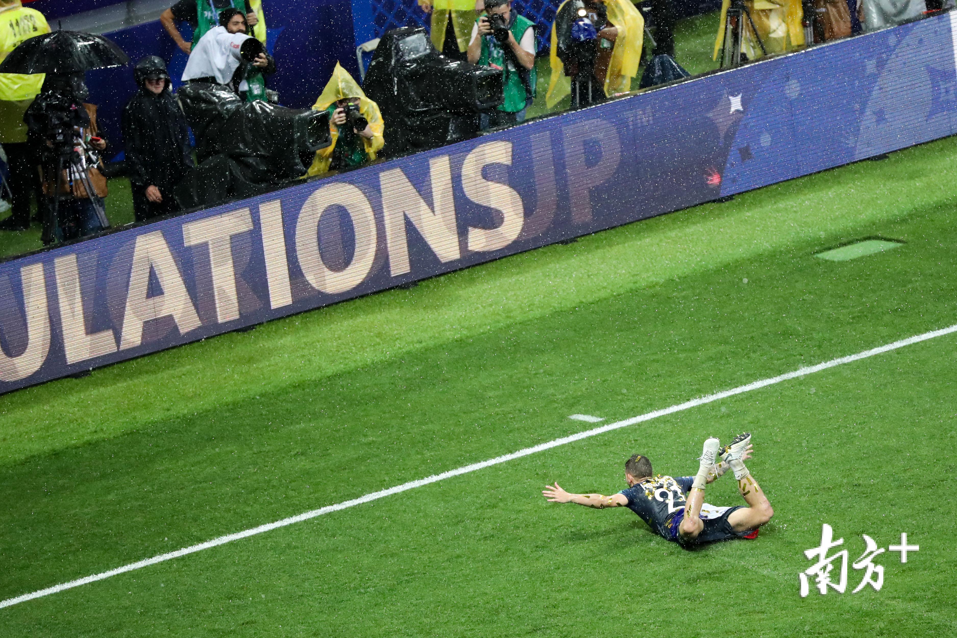 开云体育平台APP-法国队横扫中国队，黄鸭组合点燃赛场