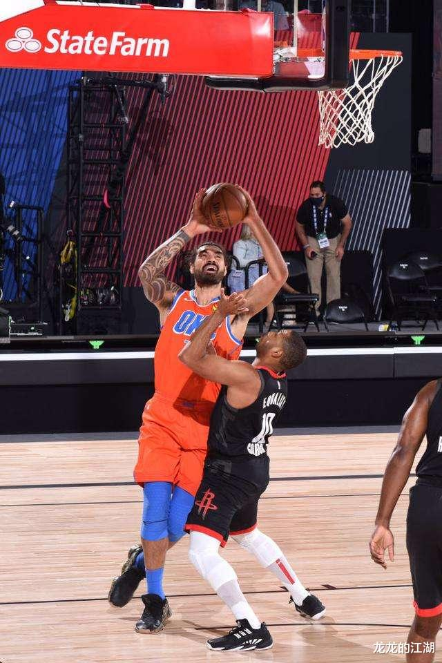 开云体育登录-青岛队鏖战火箭，麦科勒姆刷新纪录
